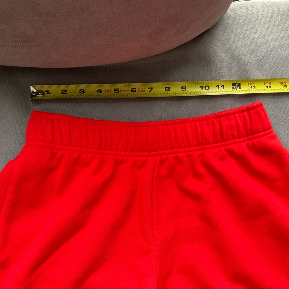 Alo Yoga Accolade Short Bright Red XS - Picture 7 of 9
